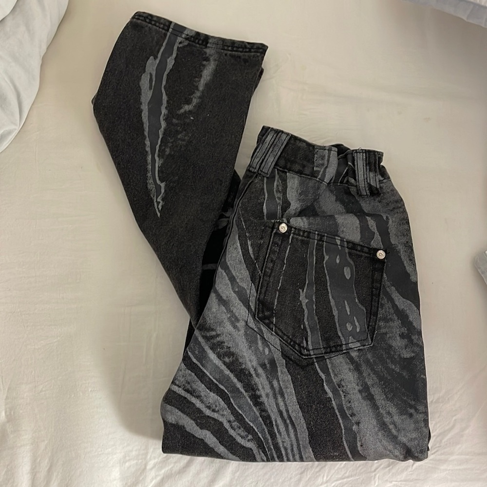 MARBLE PRINT MOM JEANS - WASHED BLACK - MANIERE DE VOIR